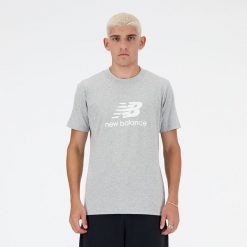 Koszulka męska New Balance MT41502AG – szara. Szare koszulki sportowe męskie New Balance, m, bez wzorów, z bawełny, bez kołnierzyka, bez ramiączek. Za 129.99 zł.