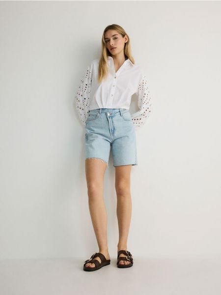 Koszula z ażurowymi rękawami - złamana biel. Koszule damskie Reserved, l, w ażurowe wzory, z bawełny, bez kołnierzyka, bez ramiączek. W wyprzedaży za 39.99 zł.