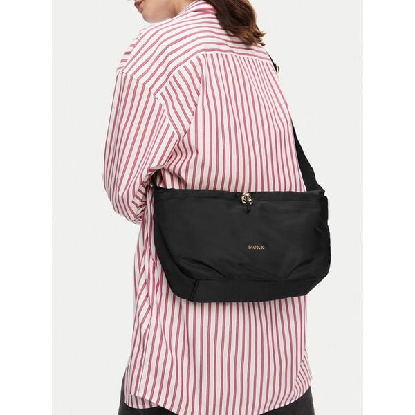 Torebka MEXX. Czarne listonoszki damskie Mexx, bez wzorów, bez dodatków. Za 179.99 zł.