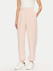 Guess Spodnie dresowe V4BB13 K7UW2 Różowy Regular Fit. Czerwone spodnie dresowe damskie Guess, m, z aplikacjami, z dresówki. Za 199.99 zł.