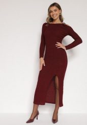 Bordowa Dopasowana Sukienka z Metaliczną Ozdobą na Ramieniu Reilara. Czerwone sukienki damskie Born2be, uniwersalny, z aplikacjami, eleganckie, bez kołnierzyka, bez ramiączek, dopasowane. Za 129.99 zł.