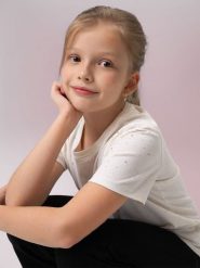 4F T-shirt regular dziewczęcy - biały 158 (12-13 lat). Białe t-shirty i topy dla dziewczynek 4f, z aplikacjami, z bawełny, bez ramiączek. Za 59.99 zł.