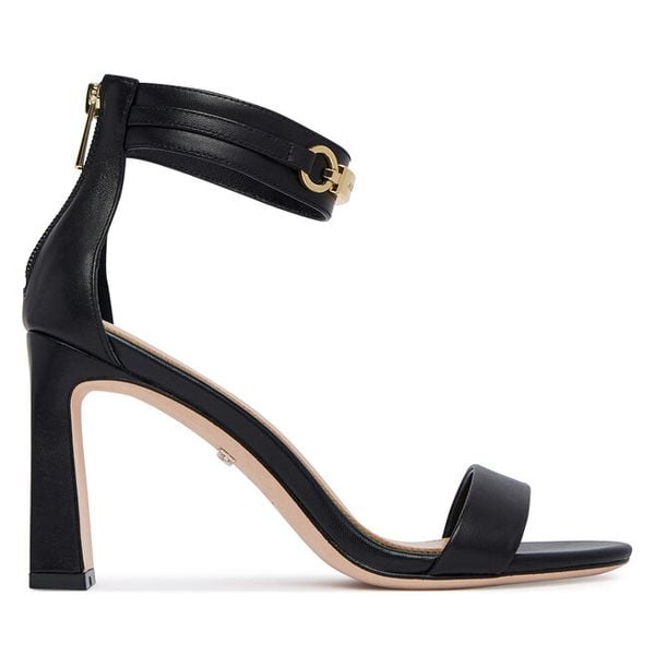 Sandały Marciano Guess. Czarne sandały damskie Marciano Guess, z aplikacjami, bez obcasa, na słupku, bez zapięcia. Za 845.99 zł.