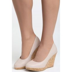 Beżowe Koturny Gotta Have it. Czółenka damskie marki bonprix. Za 89.99 zł.