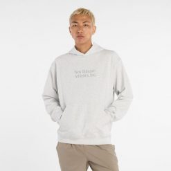 Bluza męska New Balance MT53925AHH – szara. Szare bluzy męskie New Balance, m, z aplikacjami, z bawełny, z kapturem. Za 409.99 zł.