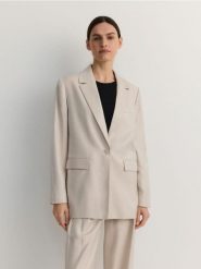 Błyszcząca marynarka oversize - beżowy. Brązowe żakiety damskie Reserved, l, bez wzorów, z tkaniny. W wyprzedaży za 159.99 zł.