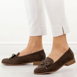 D.Brązowe półbuty damskie M.Daszyński 25113-2. Brązowe półbuty damskie M.Daszyński, na jesień, z aplikacjami, z materiału, biznesowe, bez obcasa, na płaskiej podeszwie, bez zapięcia. Za 179.00 zł.