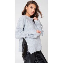 Trendyol Sweter z wiązanymi rękawami - Grey. Swetry damskie marki Trendyol. W wyprzedaży za 60.57 zł.