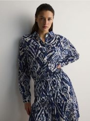 Szorty z wiskozą - jasnoniebieski. Niebieskie szorty damskie Reserved, l, bez wzorów, z tkaniny. W wyprzedaży za 39.99 zł.