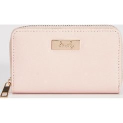 Duży portfel - Różowy. Czerwone portfele damskie Sinsay. Za 24.99 zł.