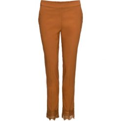 Spodnie z bengaliny 7/8 z koronką bonprix brązowo-złoty. Spodnie materiałowe damskie marki bonprix. Za 54.99 zł.