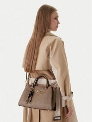 Guess Torebka Anise HWPD99 16060 Beżowy. Brązowe torebki do ręki damskie Guess, z aplikacjami, ze skóry, bez dodatków. Za 679.99 zł.