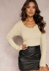 Beżowy Sweter z Prążkowanej Dzianiny i Połyskującą Nitką Sunner. Brązowe swetry damskie Renee, m, bez wzorów, z dzianiny, casualowe, bez kołnierzyka, bez ramiączek, długie, bez kaptura. Za 99.99 zł.