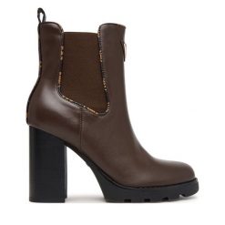 Botki Guess. Brązowe botki damskie Guess, bez obcasa, na słupku, bez zapięcia. Za 634.99 zł.