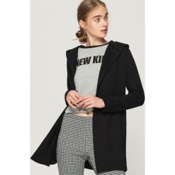 Długa bluza z kapturem - Czarny. Bluzy damskie Sinsay. Za 69.99 zł.