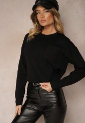 Czarny Pudełkowy Sweter Zdobiony Wzorzystą Kieszonką Zeanila. Czarne swetry damskie Renee, z aplikacjami, casualowe, bez kołnierzyka, bez ramiączek, długie, bez kaptura. Za 79.99 zł.