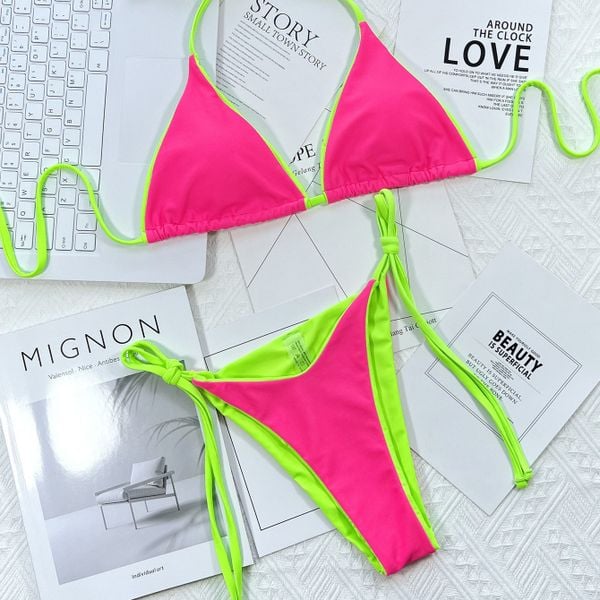 Bikini plażowe z regulowanymi sznureczkami Fawn. Czerwone bikini damskie Intica, m, bez wzorów. W wyprzedaży za 139.00 zł.