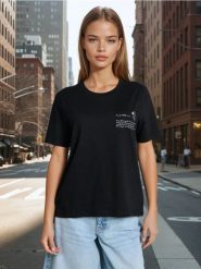 Bawełniana koszulka z napisem - czarny. Czarne t-shirty damskie Sinsay, l, bez wzorów, z bawełny, bez kołnierzyka. Za 19.99 zł.