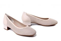 RIEKER 43459-60 beige, czółenka damskie. Brązowe czółenka damskie Rieker, bez wzorów, bez obcasa, bez zapięcia. Za 263.92 zł.