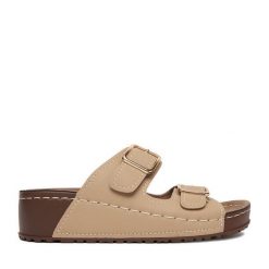 Klapki Go Soft. Brązowe klapki damskie GO SOFT, bez wzorów, bez obcasa. Za 99.99 zł.