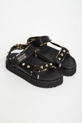 Sandały damskie na platformie VERSACE JEANS COUTURE. Klapki damskie Versace Jeans Couture, bez wzorów, z jeansu, bez obcasa, na platformie, bez zapięcia. W wyprzedaży za 598.95 zł.