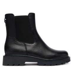 Botki Tamaris. Czarne botki damskie Tamaris, bez obcasa, na płaskiej podeszwie, bez zapięcia. Za 339.99 zł.