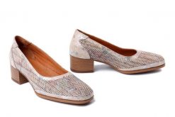 ARTIKER RELAKS 58C2108 beige, czółenka damskie. Brązowe czółenka damskie Artiker Relaks, bez wzorów, ze skóry, bez obcasa, na obcasie, bez zapięcia. Za 233.67 zł.