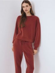 Bluza z dodatkiem modalu - miedziany. Brązowe bluzy damskie Reserved, l, bez wzorów, z dzianiny, bez kaptura. W wyprzedaży za 79.99 zł.