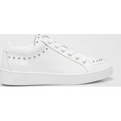 Guess Jeans - Buty. Białe obuwie sportowe damskie Guess Jeans, z jeansu. W wyprzedaży za 359.90 zł.