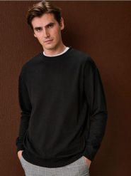 Bluza crewneck basic - czarny. Czarne bluzy męskie Sinsay, l, bez wzorów, bez kaptura. Za 49.99 zł.