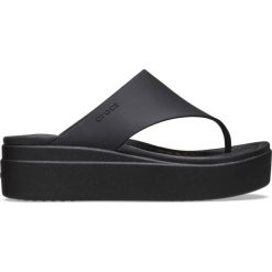 Crocs Brooklyn Flip. Czarne klapki damskie Crocs, bez wzorów. Za 341.46 zł.