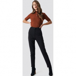 NA-KD Classic Dopasowane spodnie garniturowe - Black. Spodnie materiałowe damskie marki NA-KD Classic. Za 161.95 zł.