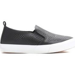 Czarne Slip On Thunderstruck. Buty sportowe dziewczęce marki Born2be. Za 24.99 zł.