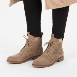 Botki damskie S.Barski, cholewka materiałowa ażurowa niski obcas lekka forma, beżowe, HY61-8009. Brązowe kozaki damskie S.BARSKI, z materiału, bez obcasa, na obcasie. Za 179.00 zł.