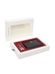 Tommy Hilfiger Zestaw portfel i brelok Med Za W/Flap + Charm AW0AW18041 Czarny. Czarne portfele damskie Tommy Hilfiger, bez wzorów, ze skóry. Za 319.99 zł.