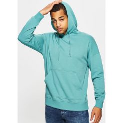 Bluza z kapturem basic - Turkusowy. Niebieskie bluzy męskie Cropp, l, bez wzorów, z kapturem. Za 79.99 zł.