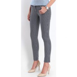 SPODNIE DŁUGIE DAMSKIE RURKI, OBCISŁE. Spodnie materiałowe damskie marki TOP SECRET. W wyprzedaży za 49.99 zł.