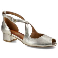 Złote Czółenka Maciejka Damskie Eleganckie Obuwie. Żółte czółenka damskie Maciejka, bez wzorów, ze skóry, eleganckie, bez obcasa, bez zapięcia. Za 259.00 zł.