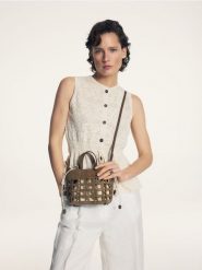 Torebka na ramię - brązowy. Brązowe torby na ramię damskie Reserved, bez wzorów, bez dodatków. Za 129.99 zł.