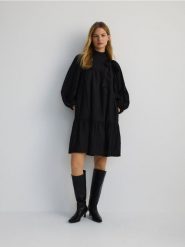 Sukienka mini z kokardą - czarny. Czarne sukienki damskie Reserved, l, bez wzorów, z tkaniny, bez kołnierzyka, bez ramiączek, mini. W wyprzedaży za 99.99 zł.