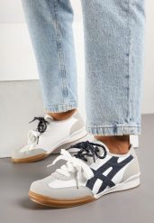 Białe Sneakersy z Podwójnym Wiązaniem Ozdobione Paskami Varozi. Białe obuwie sportowe damskie Born2be, bez wzorów, z jeansu. Za 89.99 zł.