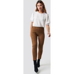 Trendyol Spodnie Yeni - Brown. Brązowe spodnie materiałowe damskie Trendyol, z materiału. Za 100.95 zł.