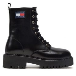 Trapery Tommy Jeans. Czarne kozaki damskie Tommy Jeans, z jeansu. Za 989.99 zł.