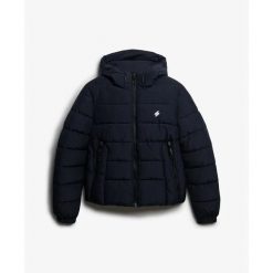 Damska kurtka z kapturem Superdry Spirit. Niebieskie kurtki damskie Superdry., bez wzorów, z puchu, z kapturem. W wyprzedaży za 506.70 zł.