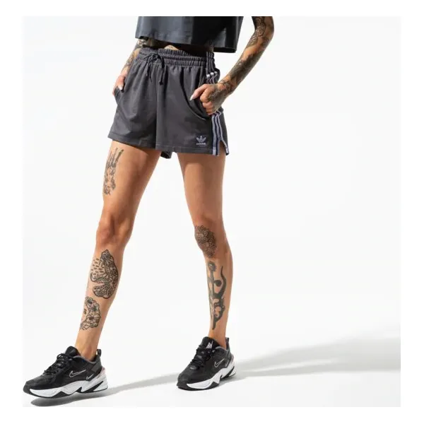 Adidas Szorty Trefoil Shorts , czarny, rozmiar S. Czarne szorty damskie Adidas, s, bez wzorów, z bawełny, klasyczne. Za 149.99 zł.