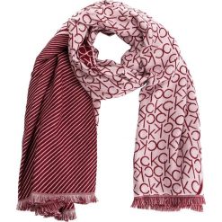 Szal CALVIN KLEIN - Ck Blanket K60K604710 629. Szaliki i chusty damskie marki Calvin Klein. Za 299.00 zł.