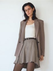 Plisowana spódnica z paskiem - beżowy. Brązowe spódnice damskie Reserved, l, bez wzorów, z tkaniny, mini. Za 139.99 zł.