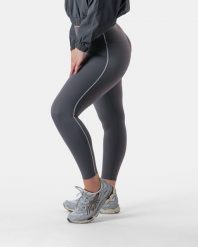 Damskie legginsy z wysokim stanem i kontrastowym lampasem na siłownię – szary. Szare legginsy sportowe damskie AESTHETIC WOLF, m, bez wzorów, z dzianiny, z podwyższonym stanem, długie, do biegania. Za 239.99 zł.