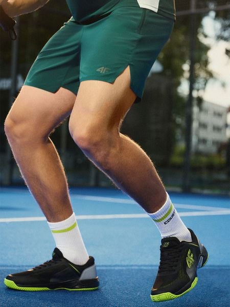 4F Buty do tenisa FORCEPOINT męskie - czarne 45. Czarne buty sportowe męskie 4f, z gumy, bez zapięcia, tenisowe. Za 349.99 zł.