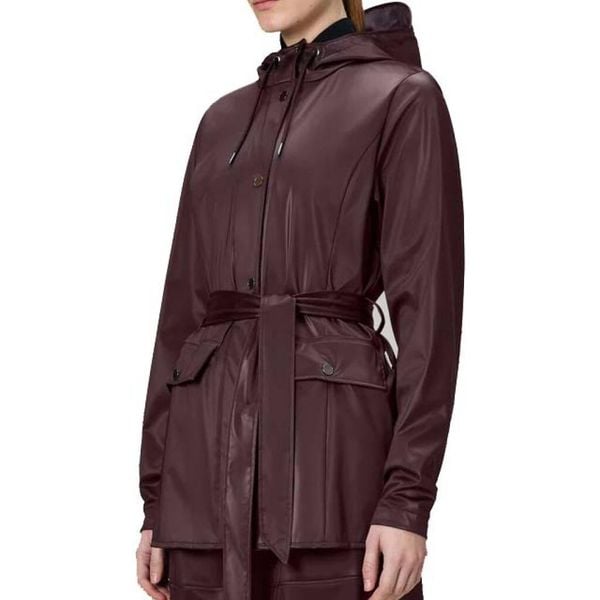 Kurtka RAINS CURVE JACKET W3 Bordeaux. Czerwone kurtki damskie Rains, xs, bez wzorów, z syntetyku, bez kaptura. Za 260.99 zł.
